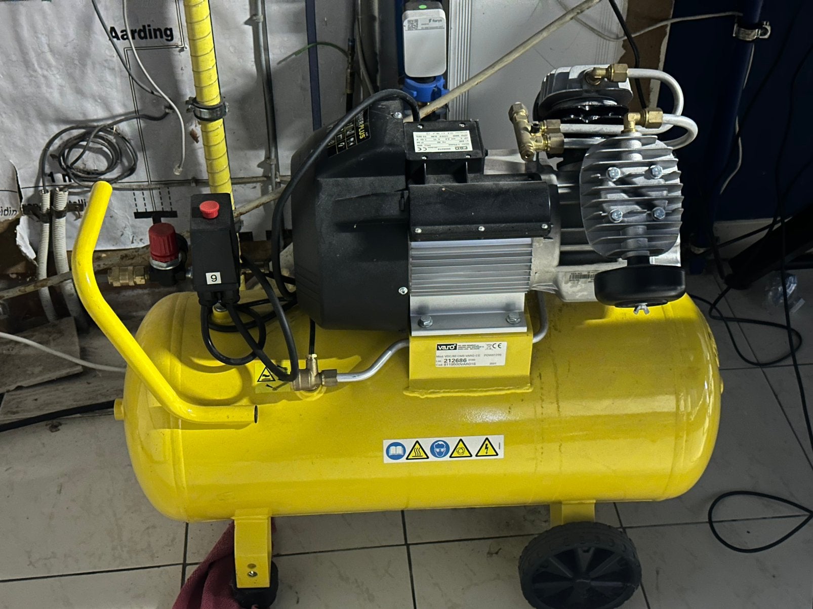 Powerplus compressor, Doe-het-zelf en Bouw, Ophalen, Zo goed als nieuw