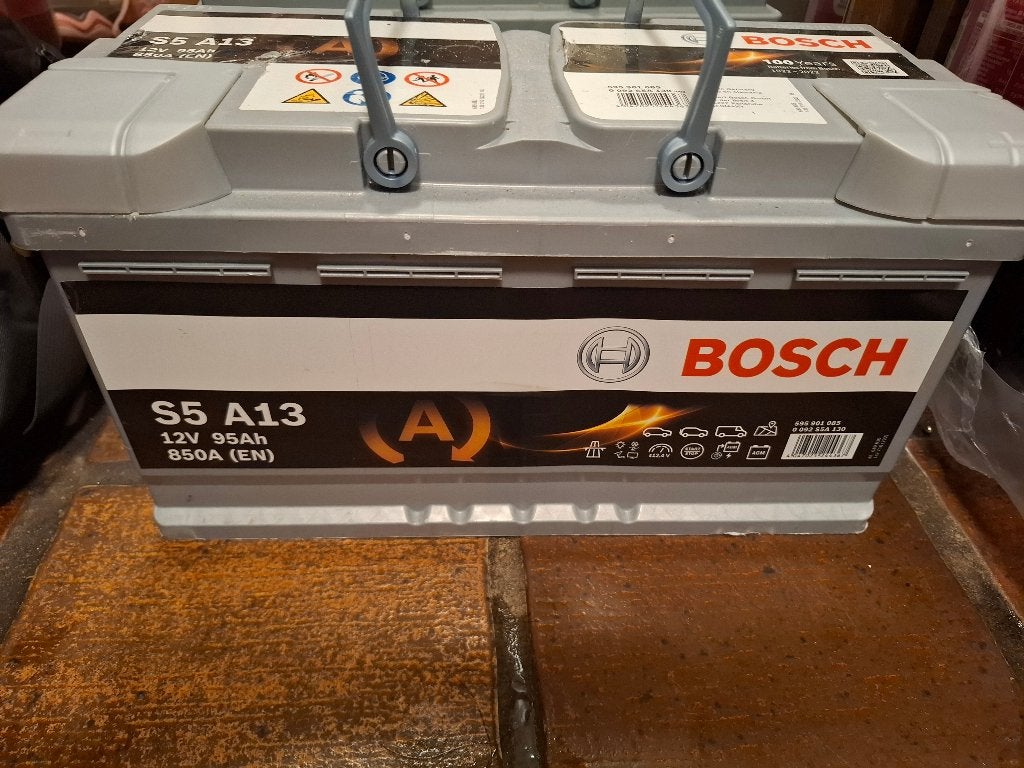 Batterij Bosch 95ah, Audio, Tv en Foto, Accu's en Batterijen, Ophalen of Verzenden, Zo goed als nieuw