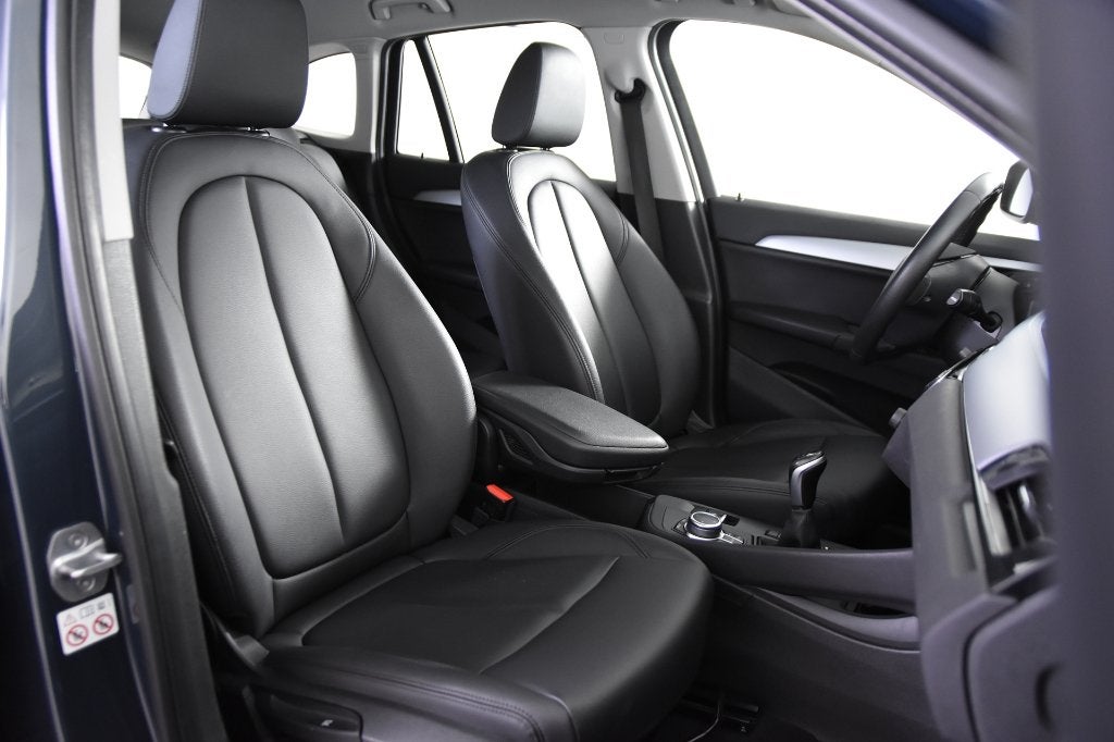 BMW X1 S-Drive 18i *1ste eigenaar*Leer*Navi*Trekhaak*Carplay, Monovolume, Euro 6, Leder, Bedrijf