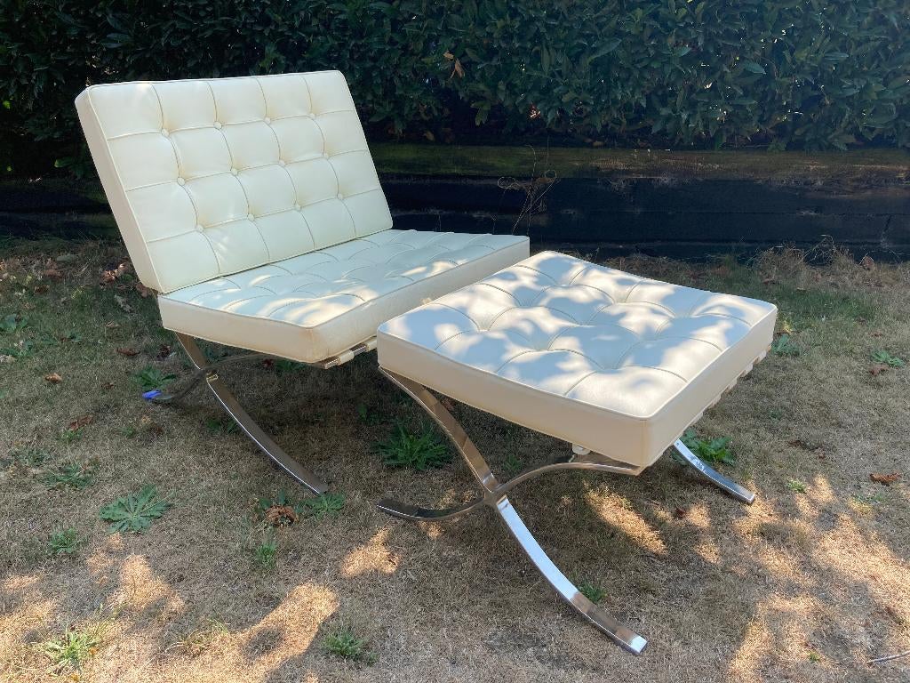 Barcelona chair hocker REPLICA Mies van der Rohe topstaat, Ophalen, Zo goed als nieuw, Leer