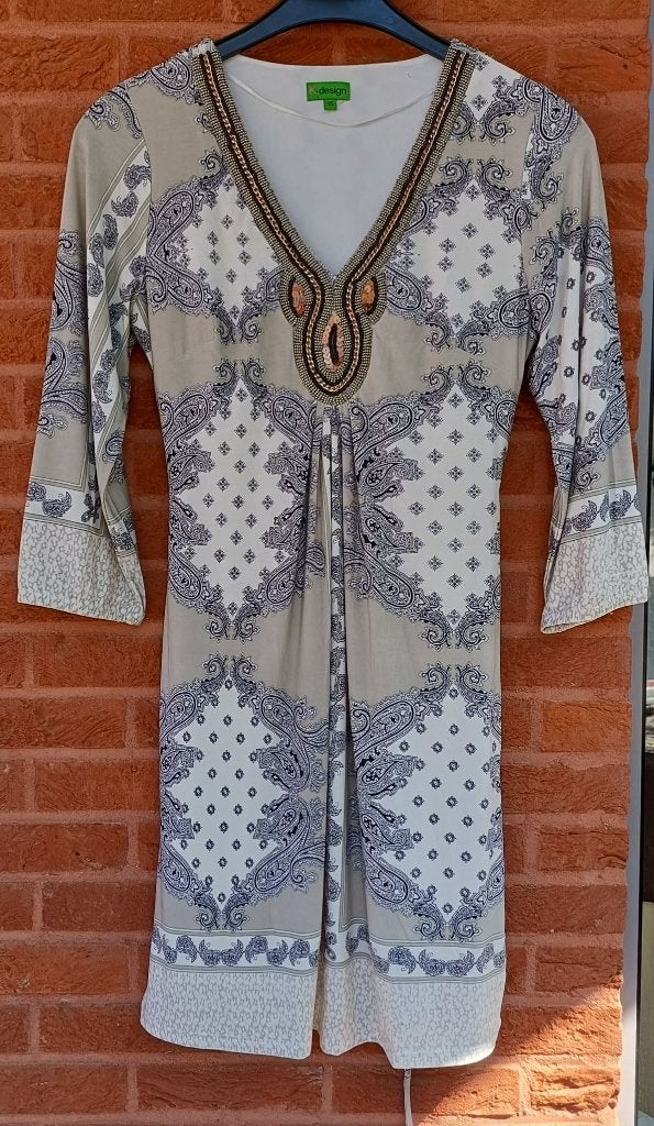 Ecru losse jurk K-Design XS, Kleding | Dames, Jurken, K-design, Beige, Ophalen of Verzenden, Zo goed als nieuw