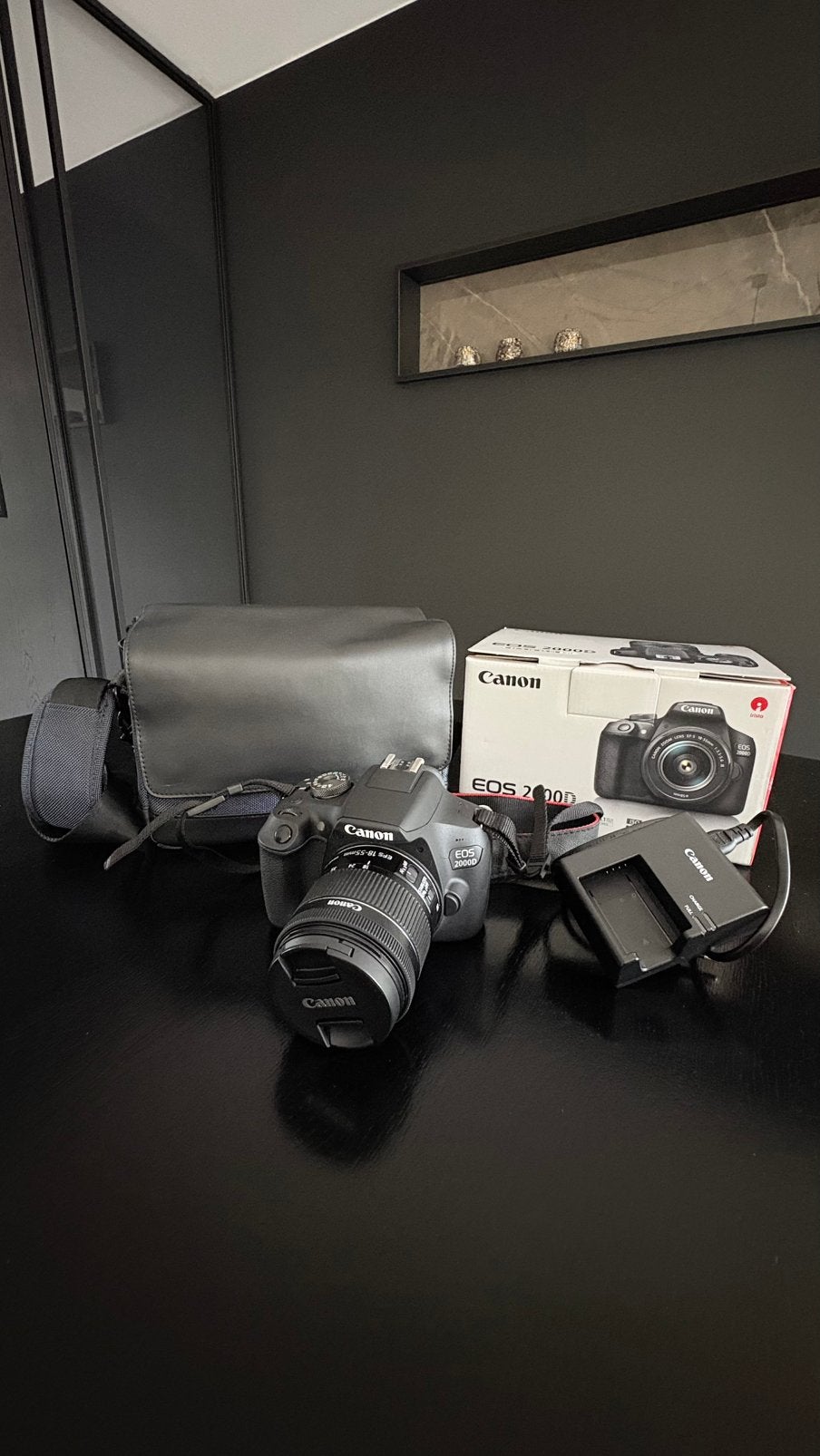 CANON Reflexcamera EOS 2000D +EF-S 18-55mm+Canon schoudertas, Ophalen, Zo goed als nieuw, Canon