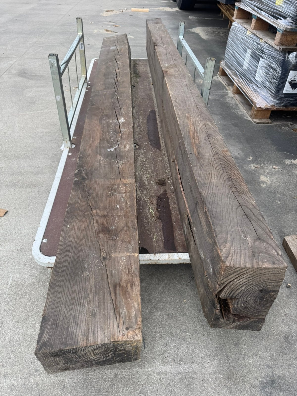 Vieilles poutres en pin, Jardin & Terrasse, Poteaux, Poutres & Planches, Utilisé, Poutres, 250 cm ou plus, Enlèvement