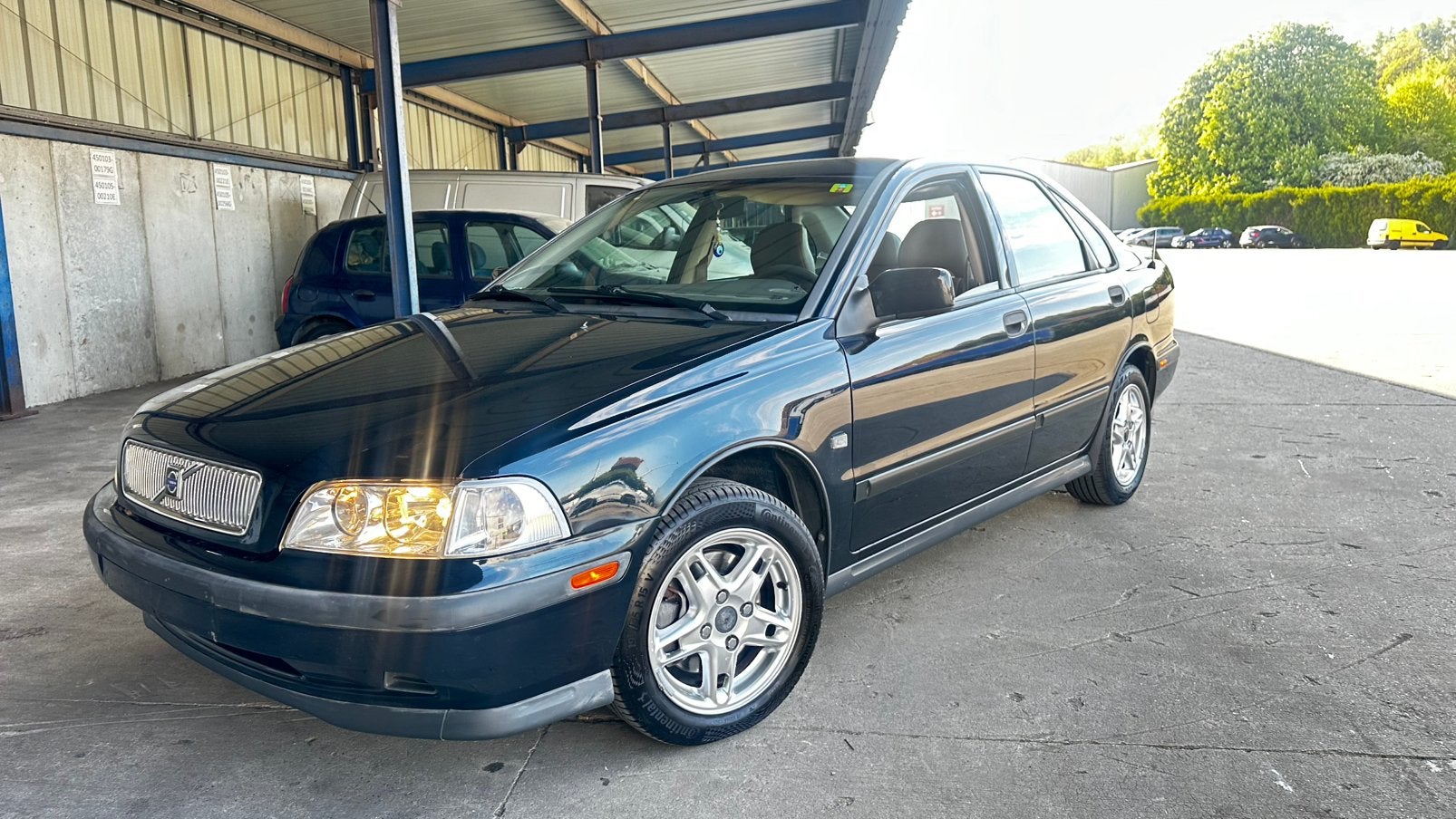 Volvo S40*1.8i essence *114.000km* 1999* A/C*, Auto's, Volvo, 4 cilinders, Zwart, Leder, 5 deurs