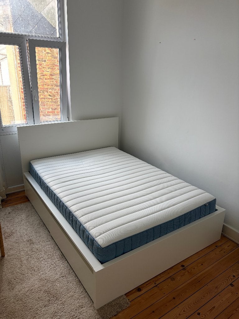Lit IKEA MALM avec matelas 140x200 cm - Blanc, 140 cm, Enlèvement, Utilisé, 200 cm