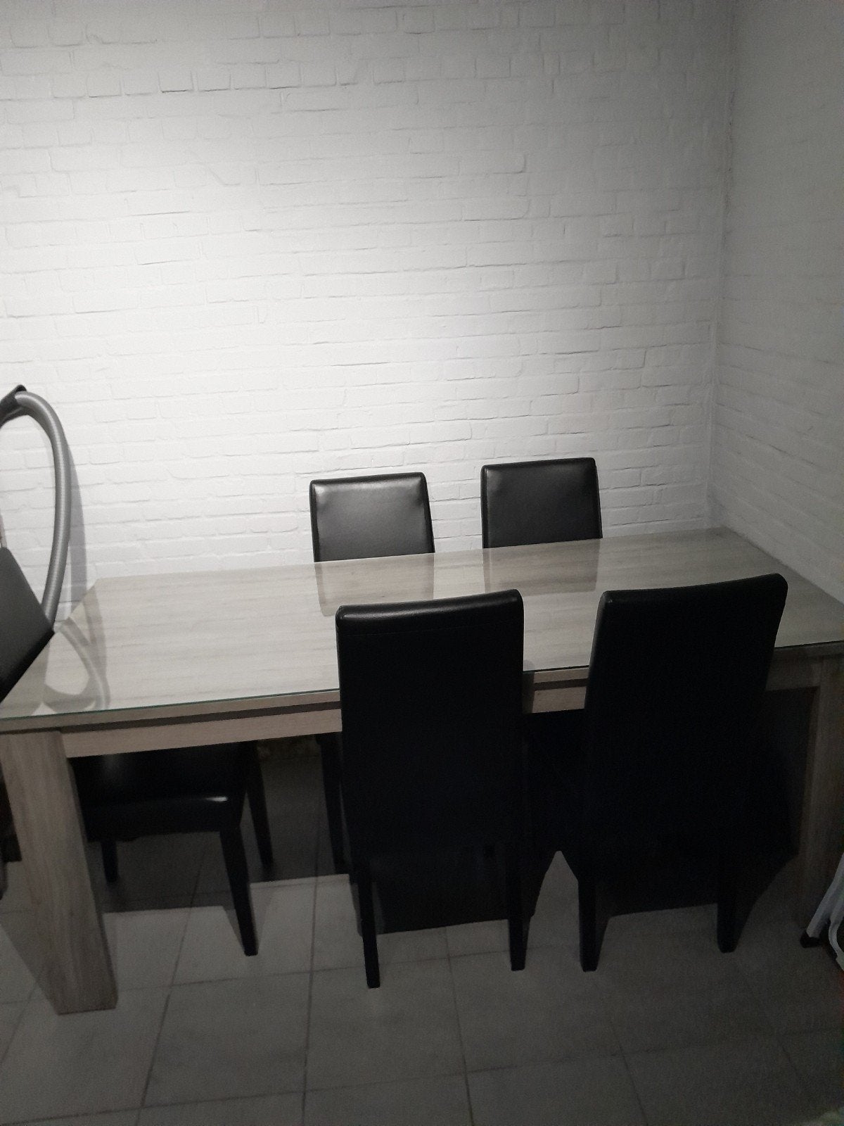 Eettafel, Enlèvement