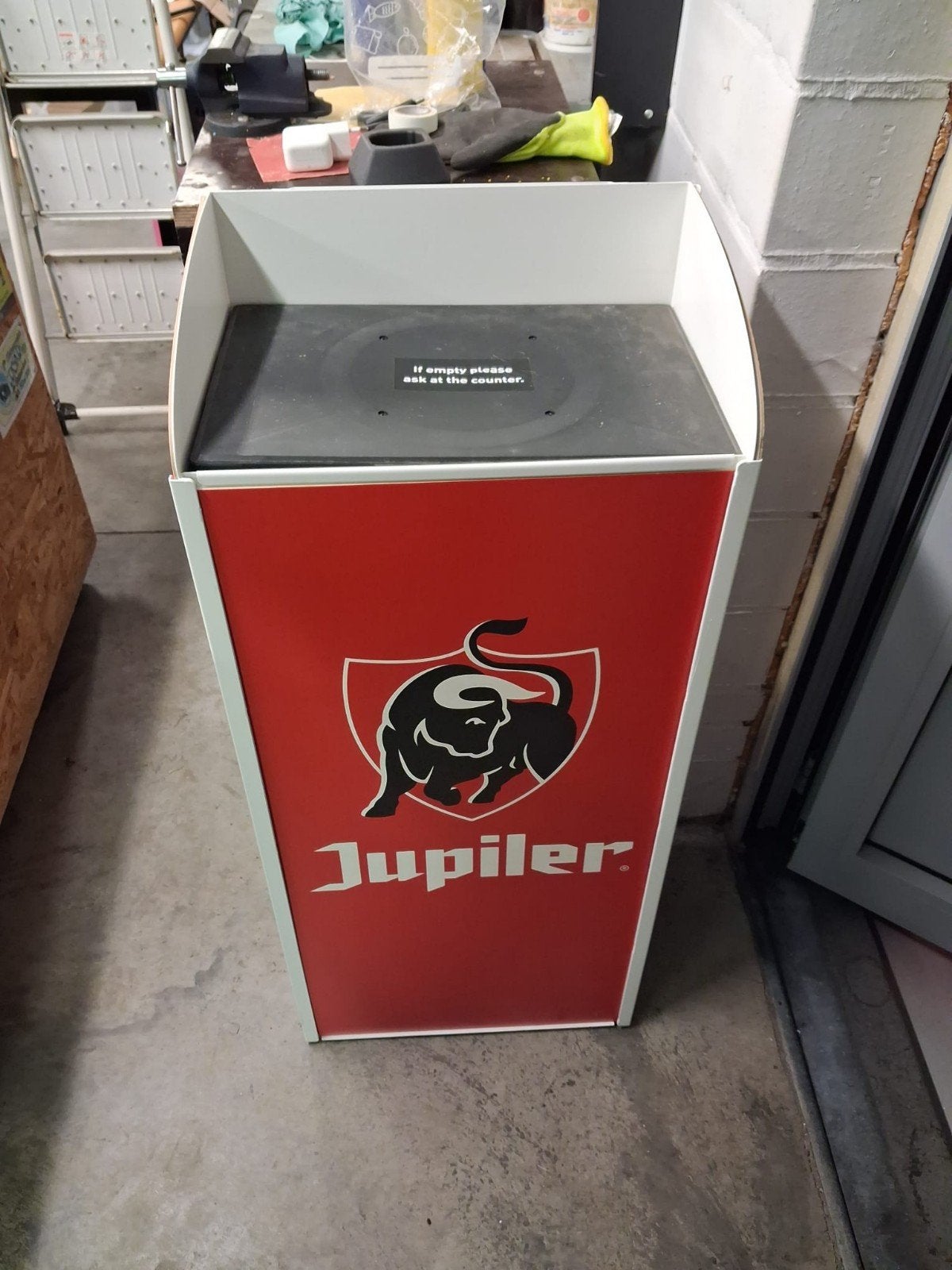 Bierdisplay, Ophalen
