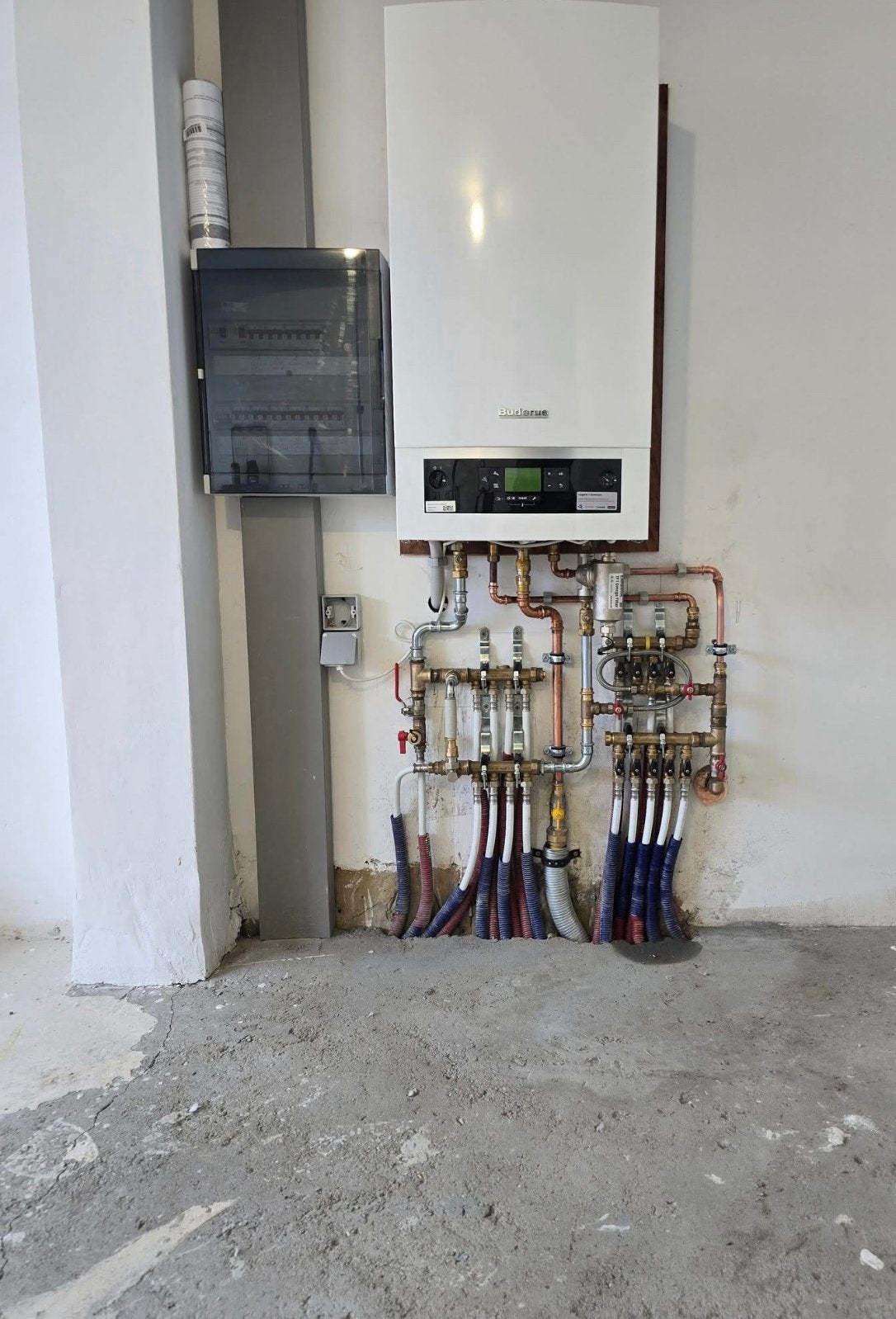 #Rénovation #chauffagiste #électricien #façade #carreleur, Huis en Inrichting, Stoffering | Vloerbedekking, Zo goed als nieuw