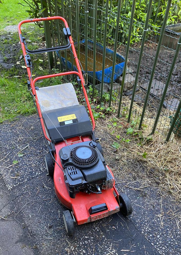 Benzine grasmaaier, zelf trekkend , sabo., Tuin en Terras, Ophalen, Zo goed als nieuw