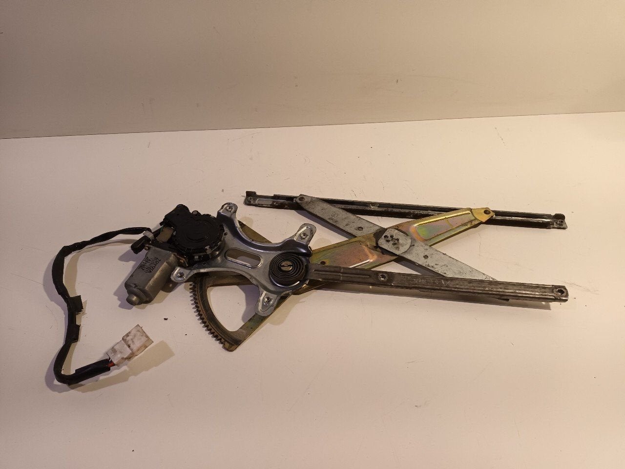 Raammechaniek elektrisch links voor Lexus RX, Onderdelen@venauto.nl, Van der Ven Autorecycling B.V., Gebruikt, Ettenseweg 76, 4706 PB Roosendaal, The Netherlands