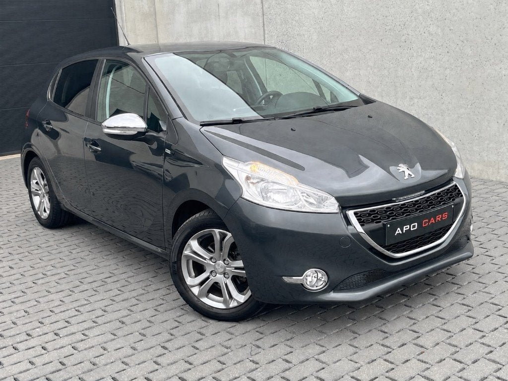 Peugeot 208 1.2 style 2015 49 000 km homologuée !, Autos, Peugeot, Argent ou Gris, Achat, Euro 6, Entreprise