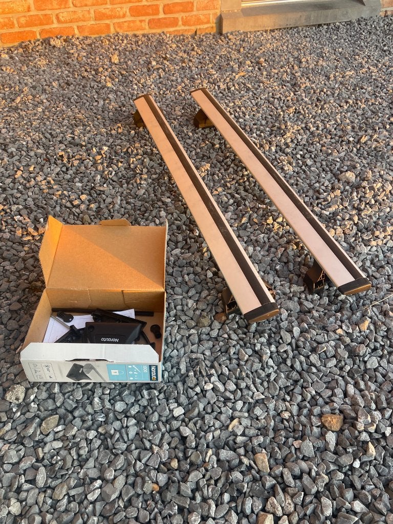 Barres de toit pour montage sur rail (compatible VW Passat), Autos : Divers, Porte-bagages, Enlèvement, Comme neuf