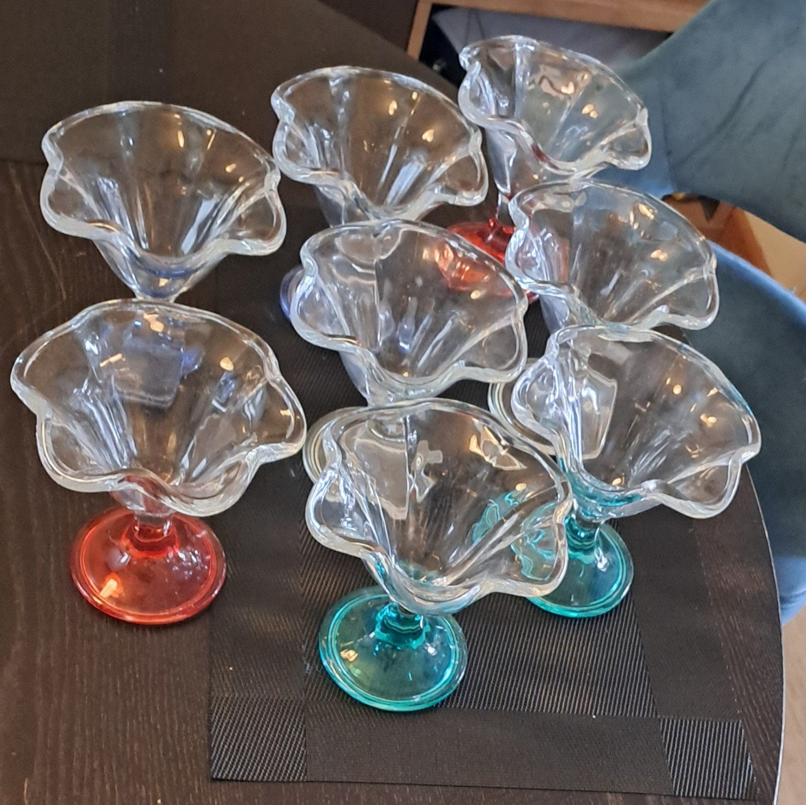 Glazen ijscoupes, Ophalen