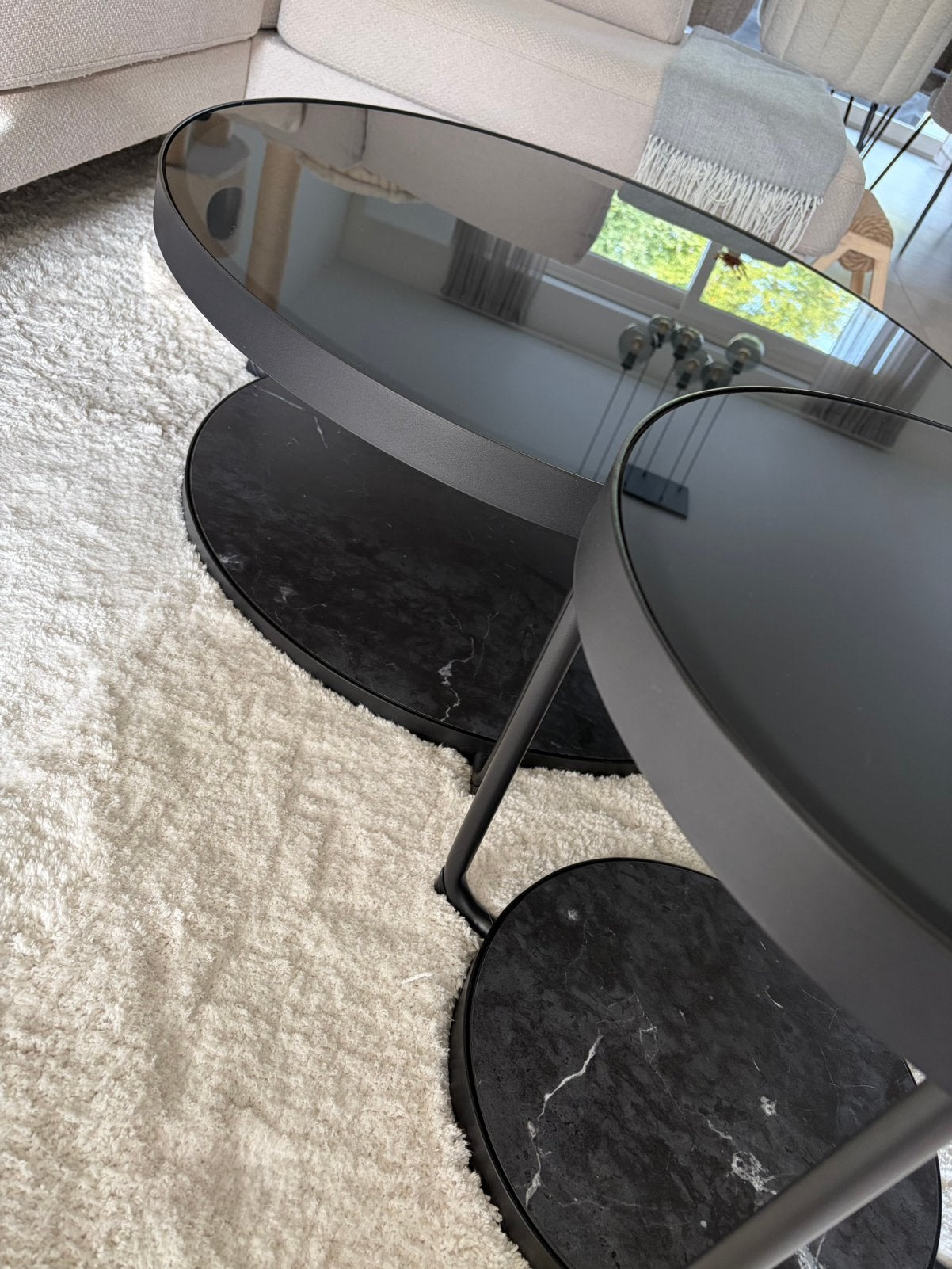 Set van 2 salontafels, antraciet marmerpatroon/zwart glas, Huis en Inrichting, Ophalen, Zo goed als nieuw, Rond, Glas