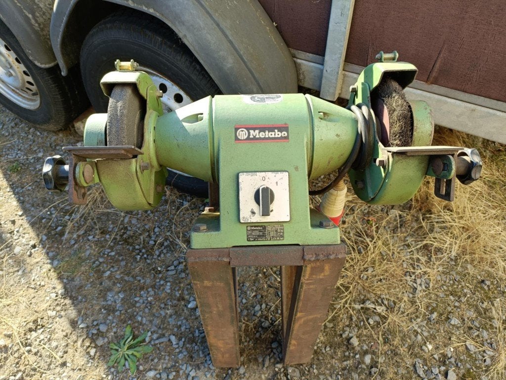 meule et brosse avec support mural, Bricolage & Construction, Outillage | Meuleuses, Utilisé, Meuleuse droite, 700 à 1000 watts