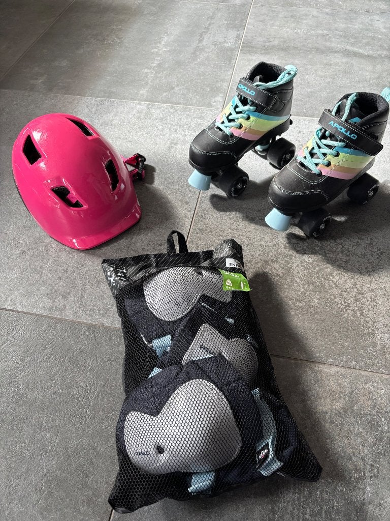 Rolschaatsen 31-34 met helm en bescherming, Ophalen, Zo goed als nieuw, Kinderen
