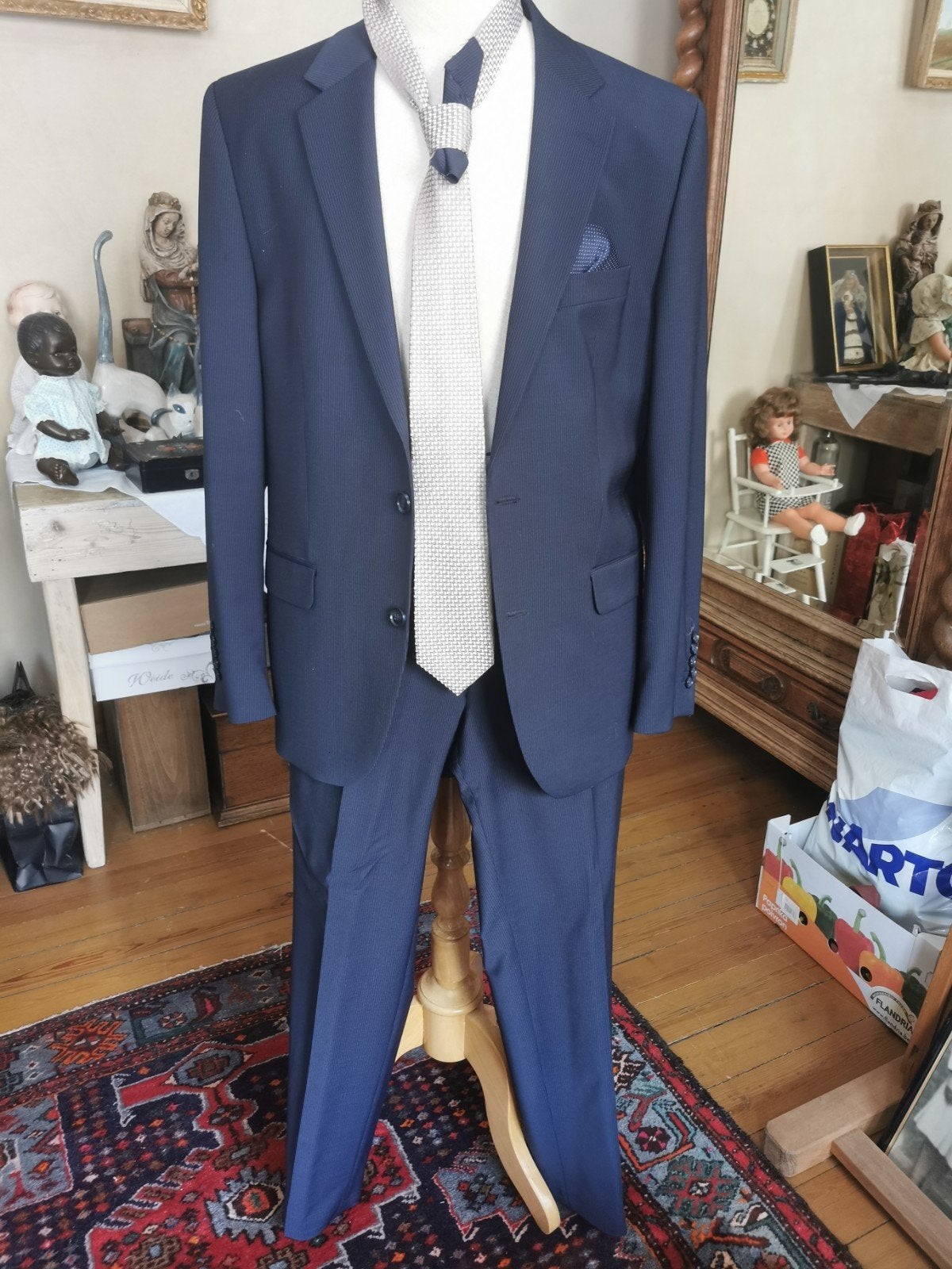 Très beau costume encore neuf, Enlèvement ou Envoi, Gris
