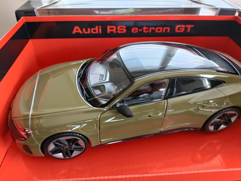 Audi RS e-tron GT - Burago,- 1/18, Verzenden