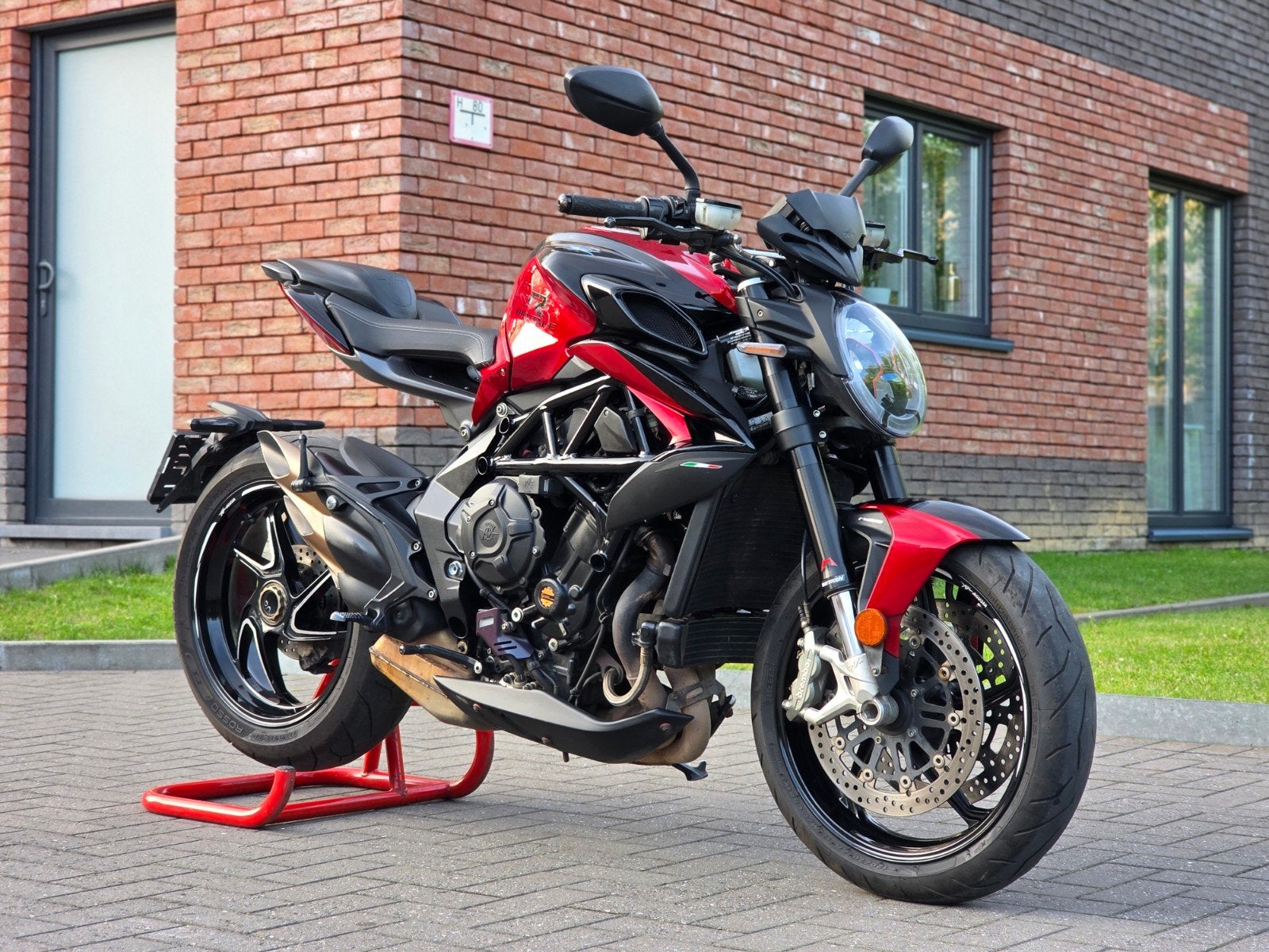 Mv agusta brutale 800rr rosso 2022, Motoren, Motoren | MV Agusta, Particulier, 3 cilinders, Traction Control