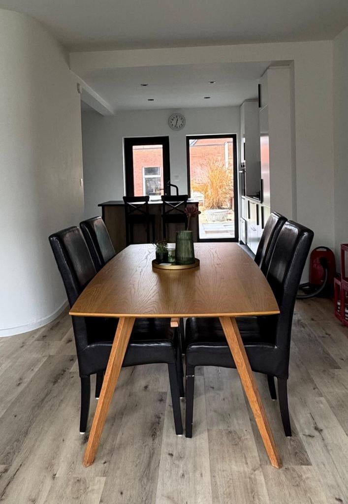Eetkamertafel
