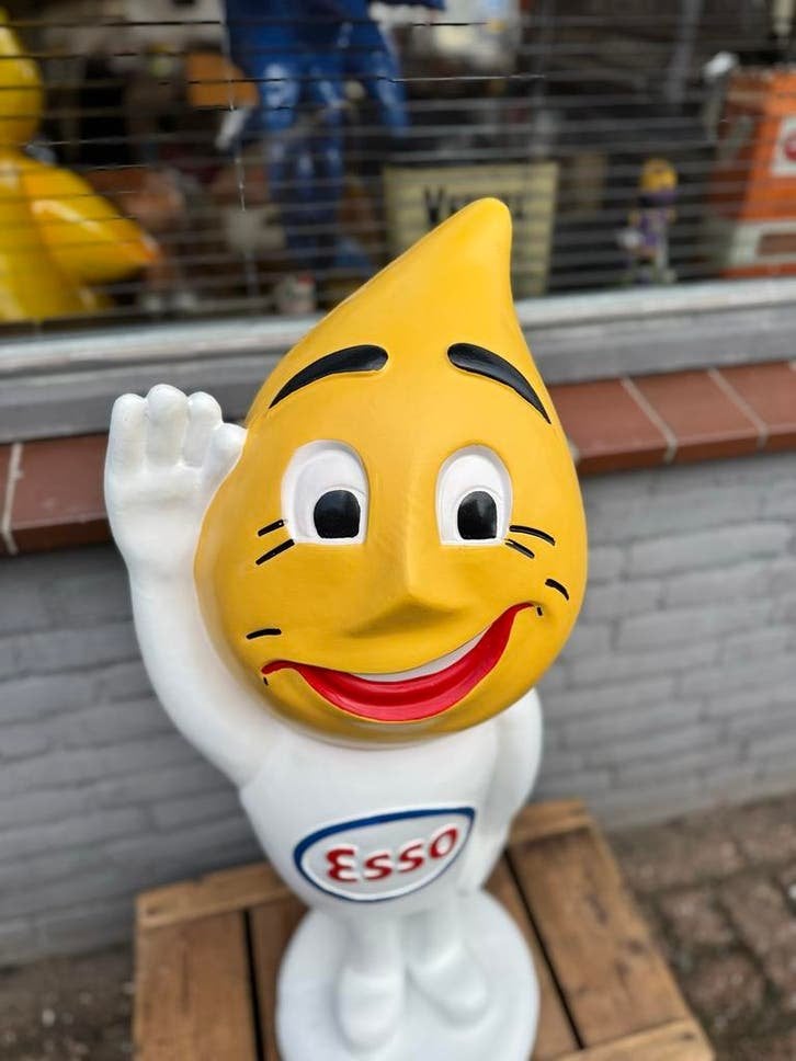 Groot Esso druppel reclame beeld