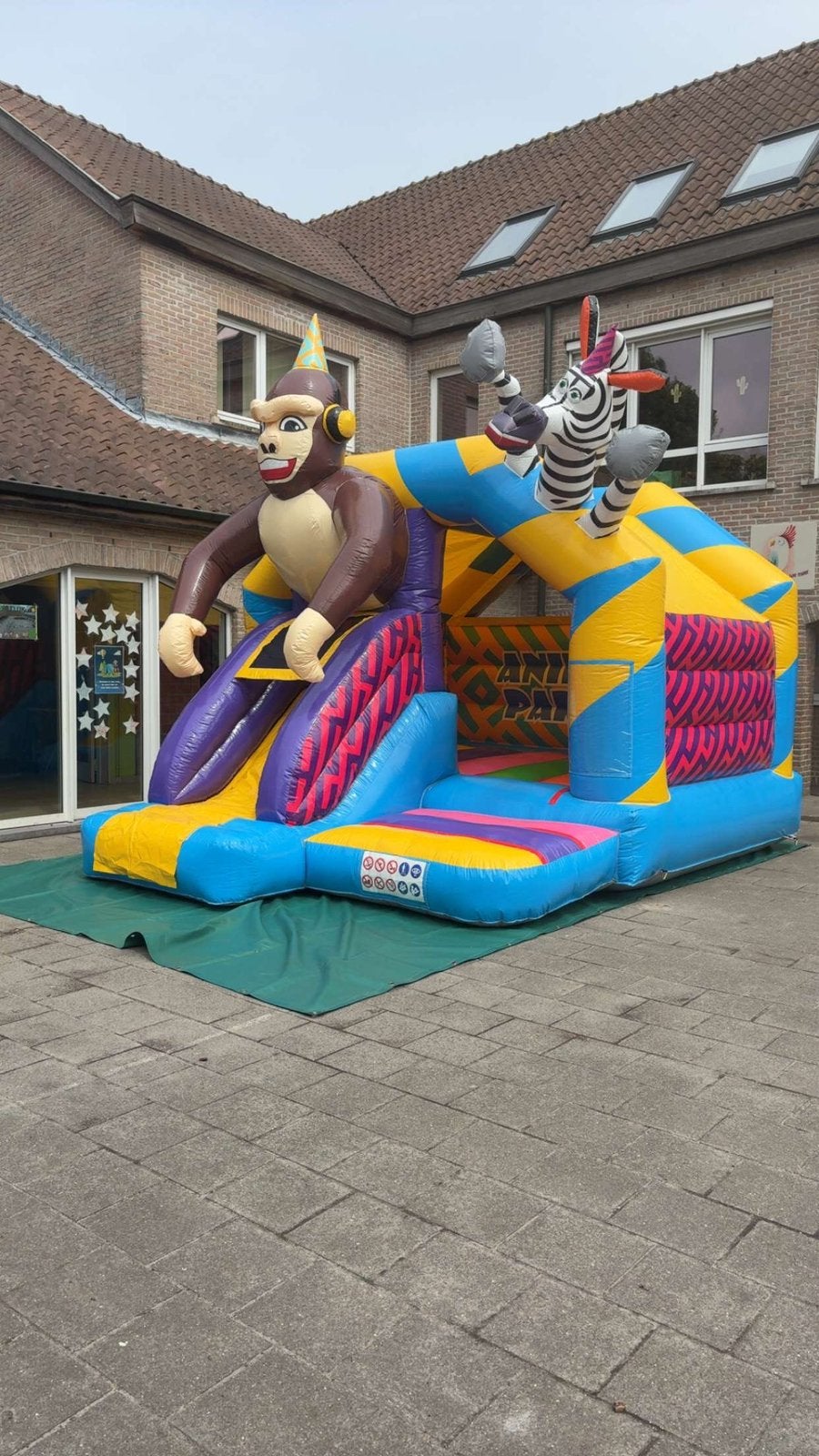 Springkasteel animal party, Hobby en Vrije tijd, Ophalen, Zo goed als nieuw