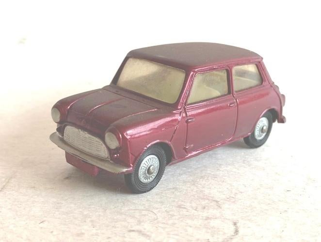 Morris Mini Minor donkerrood met doos Corgi # 226., Ophalen of Verzenden, Gebruikt, Auto, Corgi