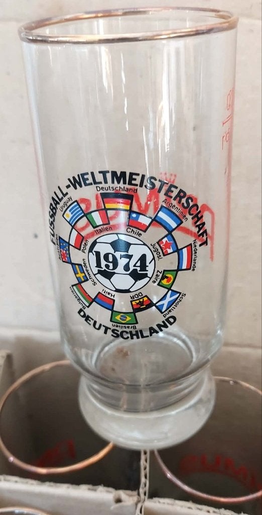Complete doos met 12 PRIMUS 1974 bierglazen, Verzamelen, Ophalen of Verzenden, Zo goed als nieuw, Glas of Glazen, Overige merken