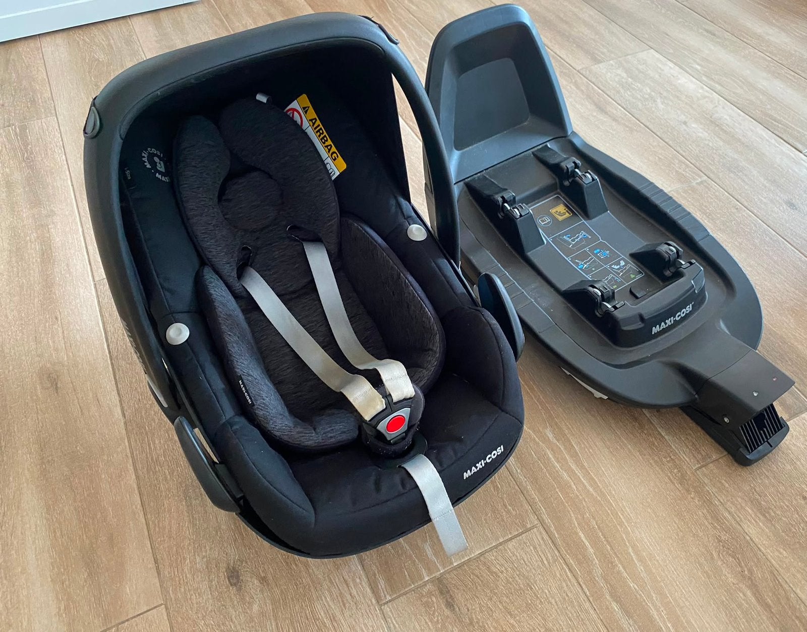 Maxi-Cosi Pebble Pro i-Size Essential Black +Familyfix2 base, Ophalen, Gebruikt, Maxi-Cosi, Isofix