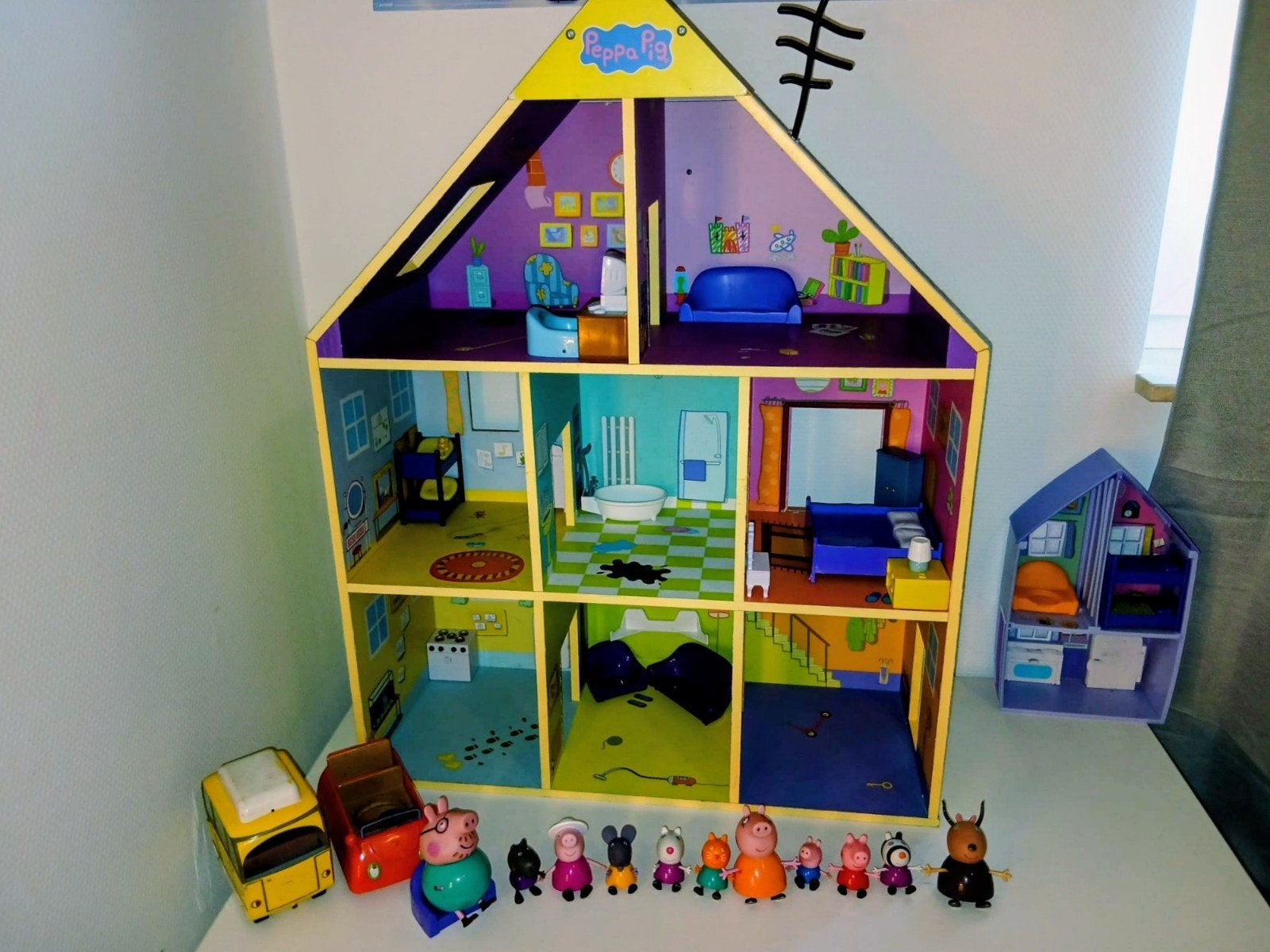 Peppa huis en schooltje, Enlèvement