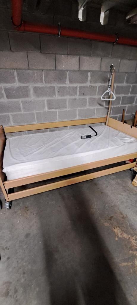 Ziekenhuisbed, Huis en Inrichting, Slaapkamer | Bedden, Ophalen