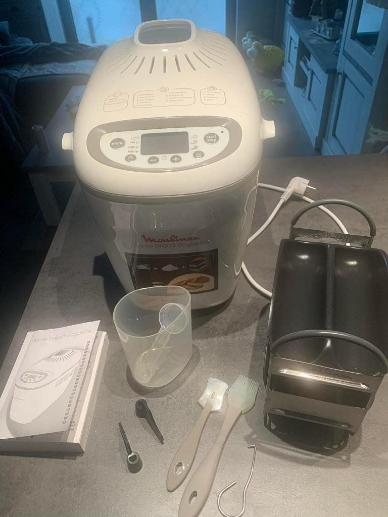 Moulinex broodbakmachine, Elektronische apparatuur, Kijkvenster, 800 tot 1200 gram deeg, Zo goed als nieuw, Ophalen