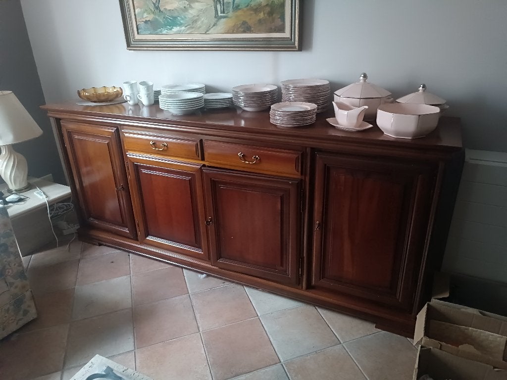 Buffet long, bien fini, avec 4 portes et 2 tiroirs assortis., Maison & Meubles, Enlèvement, Utilisé, Avec tiroir(s)