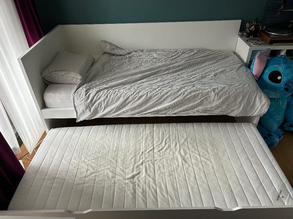 Eenpersoonsbed, uitschuifbaar extra bed (+ matrassen), Huis en Inrichting, Ophalen, Overige materialen, Gebruikt, 90 cm