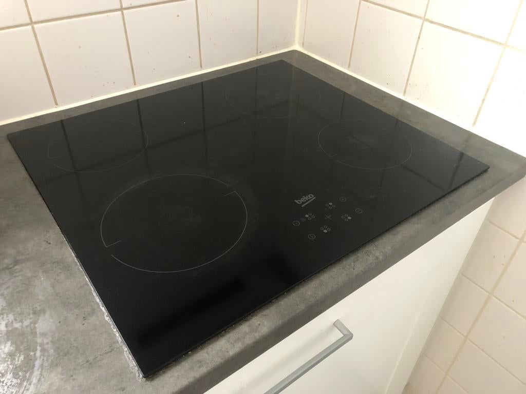 Cuisinière à induction Beko, Electroménager, Tables de cuisson, 4 zones de cuisson, Encastré, Enlèvement, Utilisé