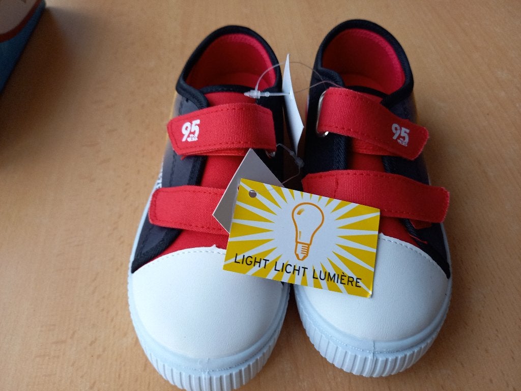 Sneakers NEW Cars avec lumières taille 30, Neuf, Garçon, Enlèvement ou Envoi, Cars