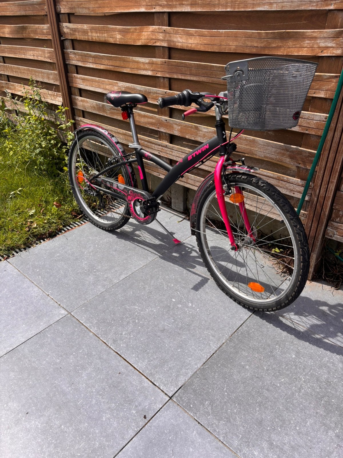 Meisjesfiets - B-TWIN zwart/roze, Fietsen en Brommers, Fietsen | Crossfietsen en BMX, Gebruikt, 24 inch of meer, Ophalen