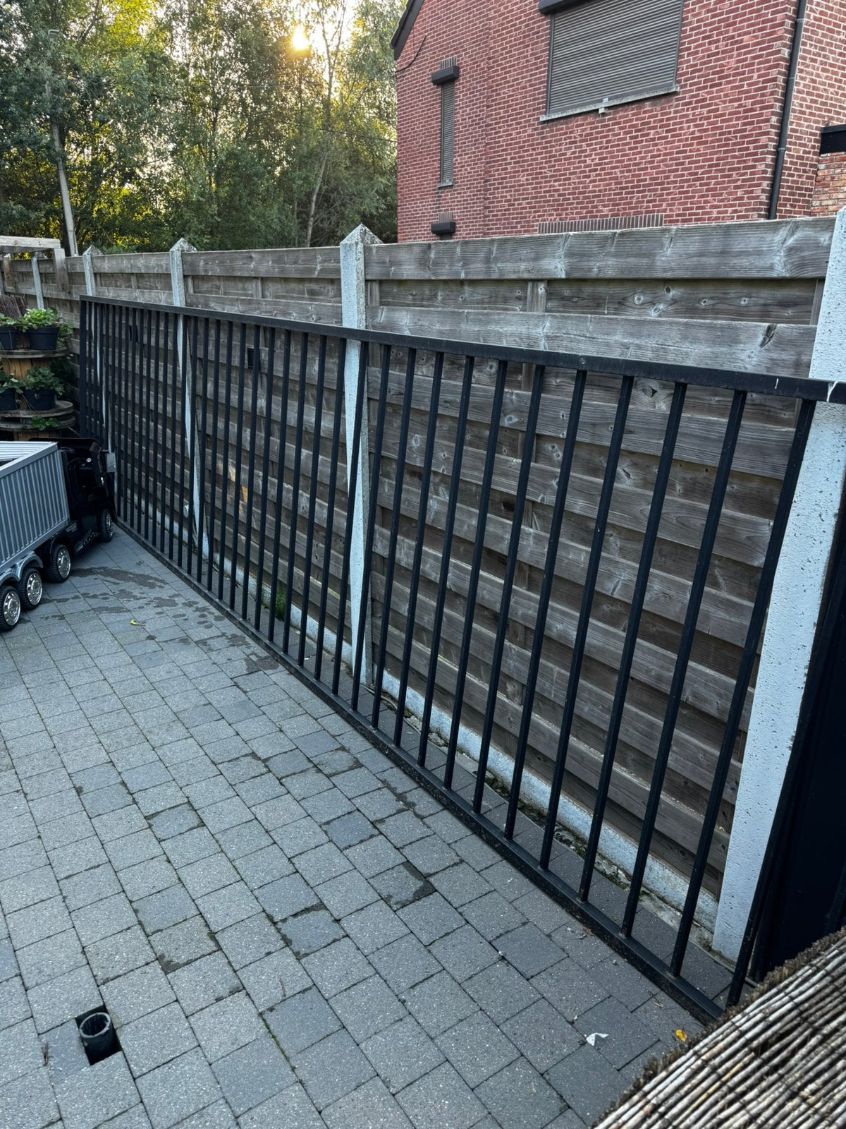 Stevige zwarte metalen hekken / poort elementen, Tuin en Terras, Ophalen, Gebruikt, IJzer, Sierhekwerk
