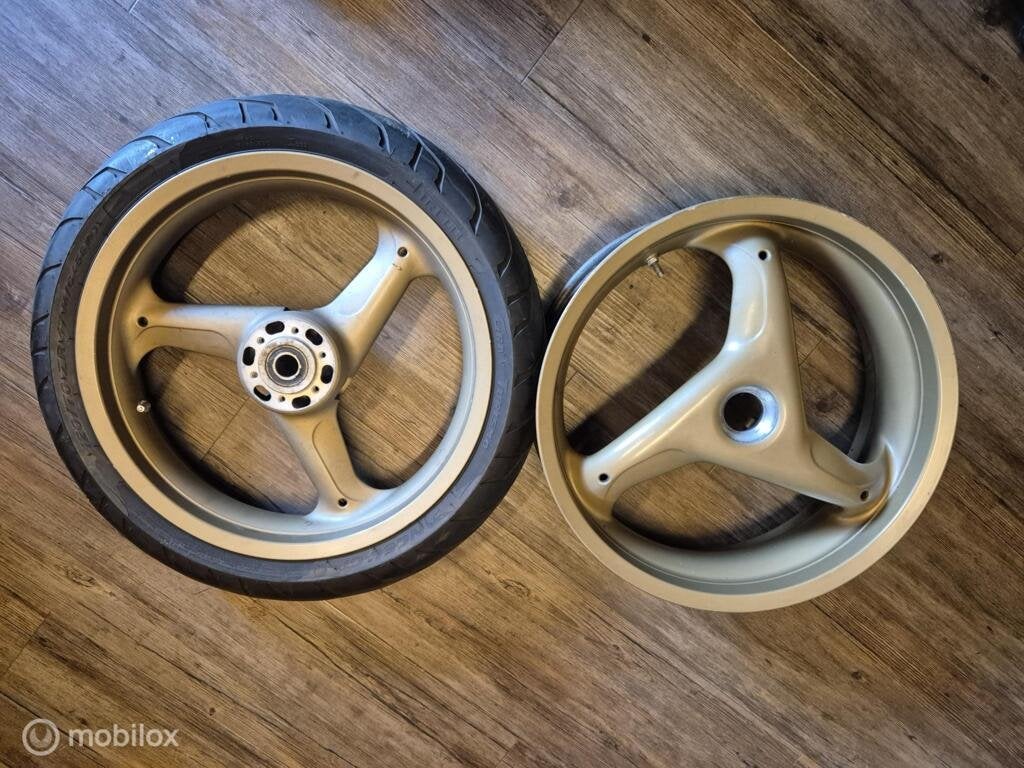 Voorwiel achterwiel wielen velgen 748 916 996 998, Gebruikt, Factorystore.service@ducati.com, Ophalen of Verzenden, Via Antonio Cavalieri Ducati, 74/5, 74/6, 40132 Bologna BO