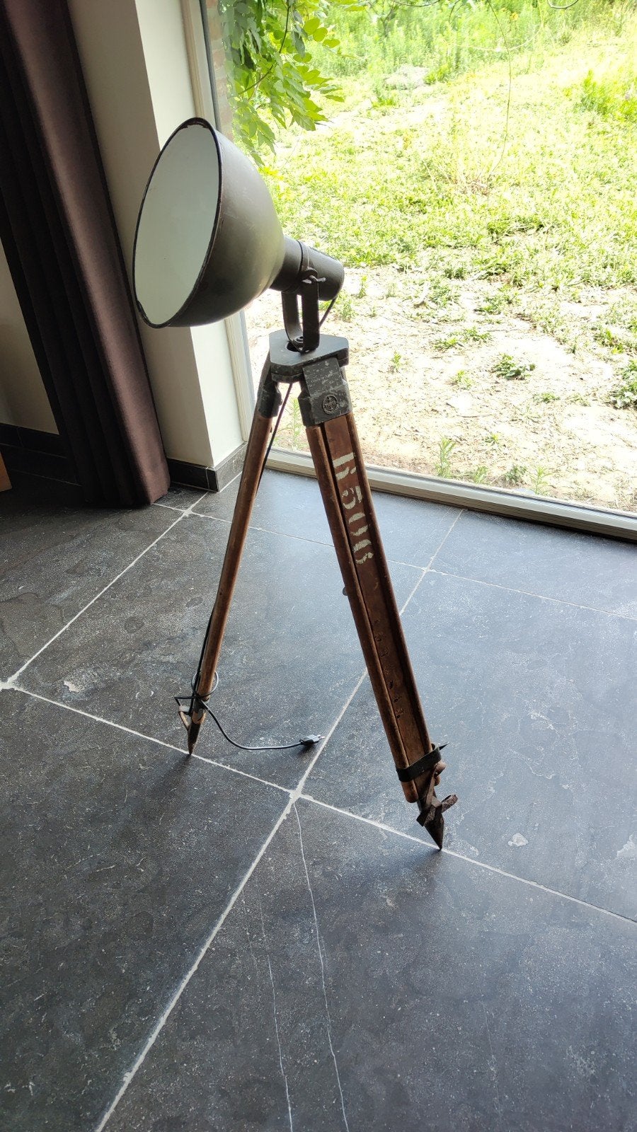 Oude militaire Tripod lamp, Enlèvement