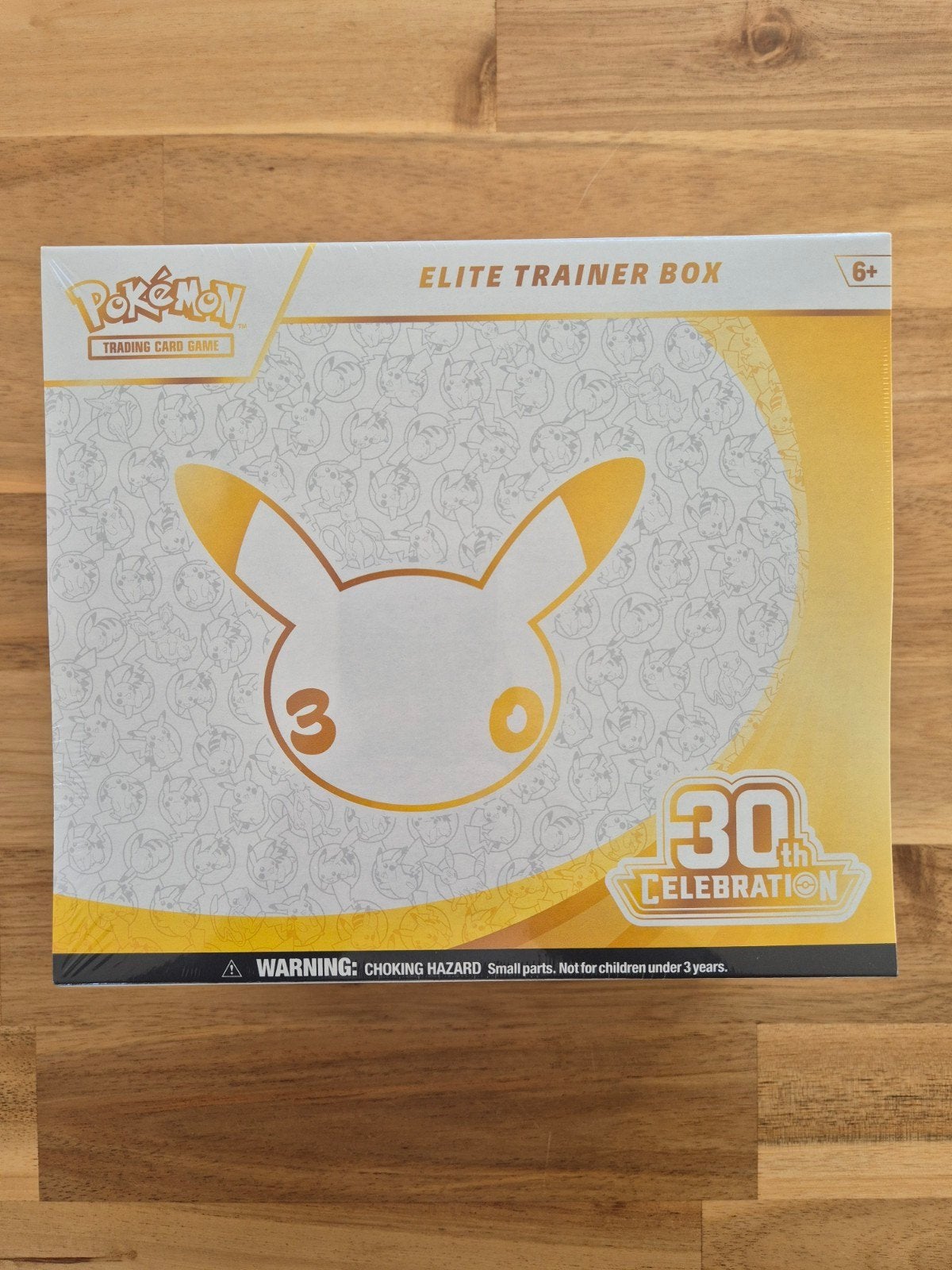 Pokémon 30th Celebration ETB, Ophalen of Verzenden, Nieuw, Boosterbox, Foil