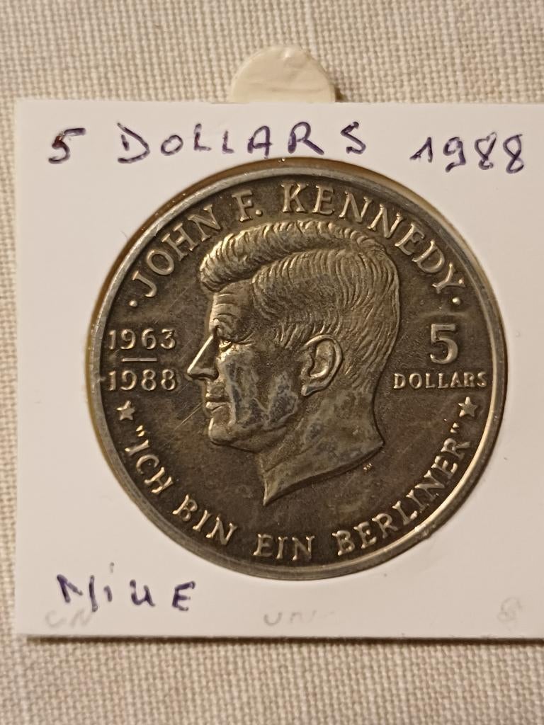 5 dollars 1988 (Kennedy) Niue, Ophalen of Verzenden, Losse munt