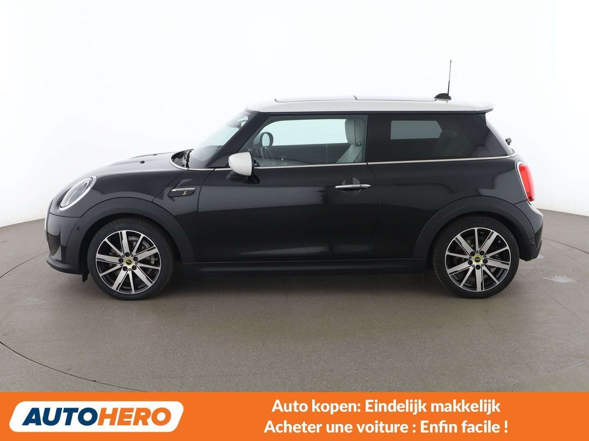 MINI Cooper SE Cooper SE Classic Trim (bj 2023, automaat), Auto's, 4 zetels, 135 kW, Te koop, 3 deurs