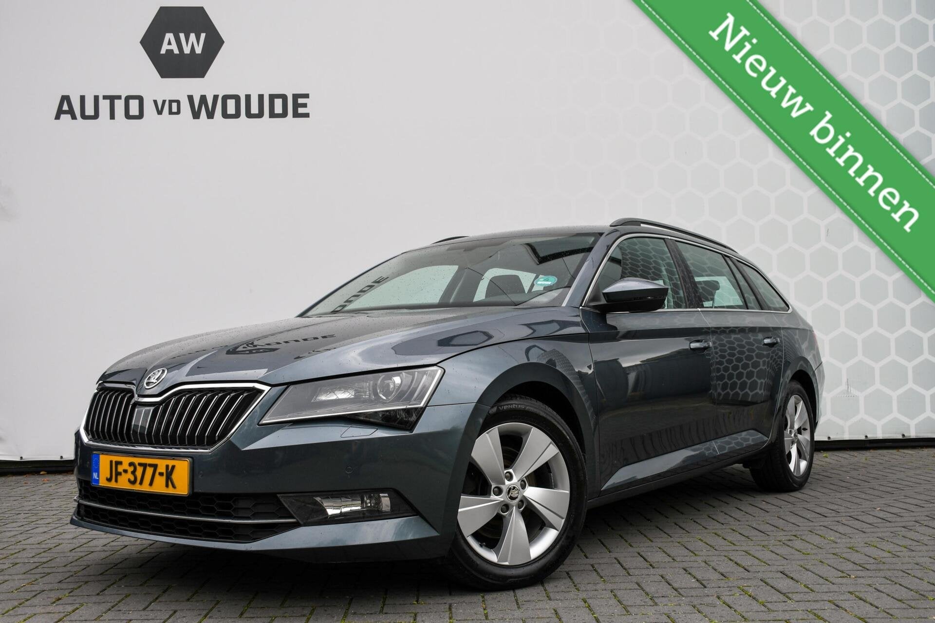 Skoda Superb Combi 1.6 TDI Ambition Business, Auto's, Parkeersensor, Stof, Gebruikt, 4 cilinders
