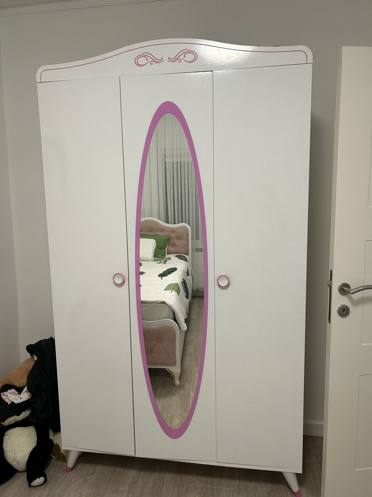 Mooie witte kinderkast met spiegel en roze details, Ophalen, Zo goed als nieuw