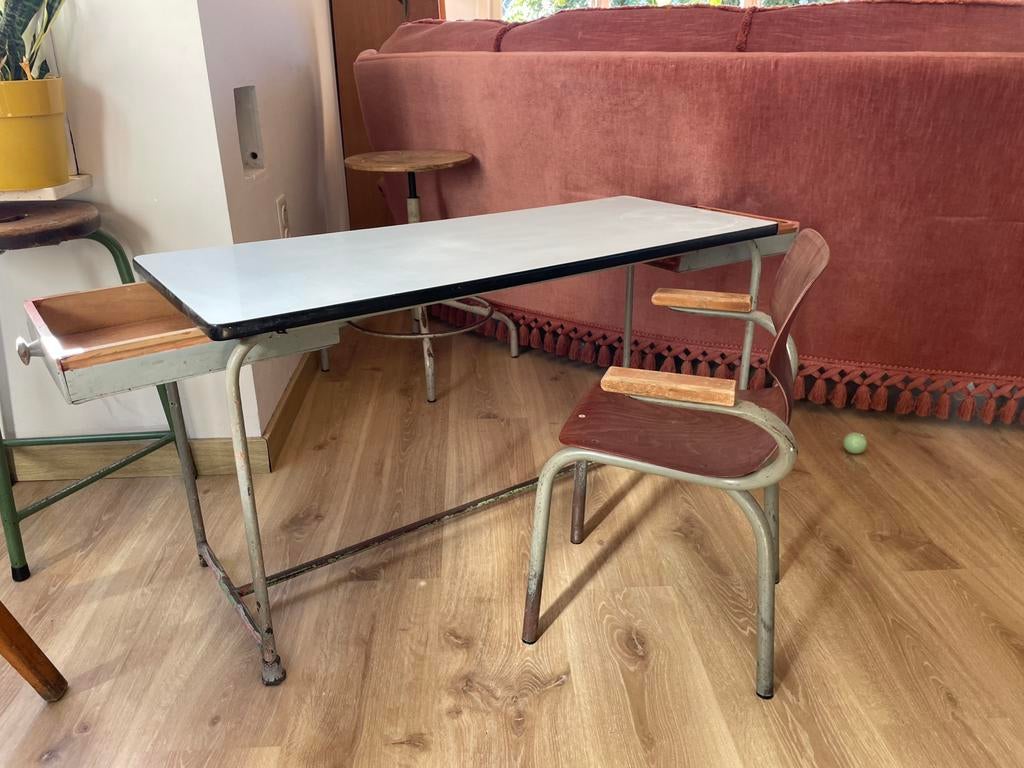 Vintage kinder bureau, Huis en Inrichting, Bureaus, Ophalen