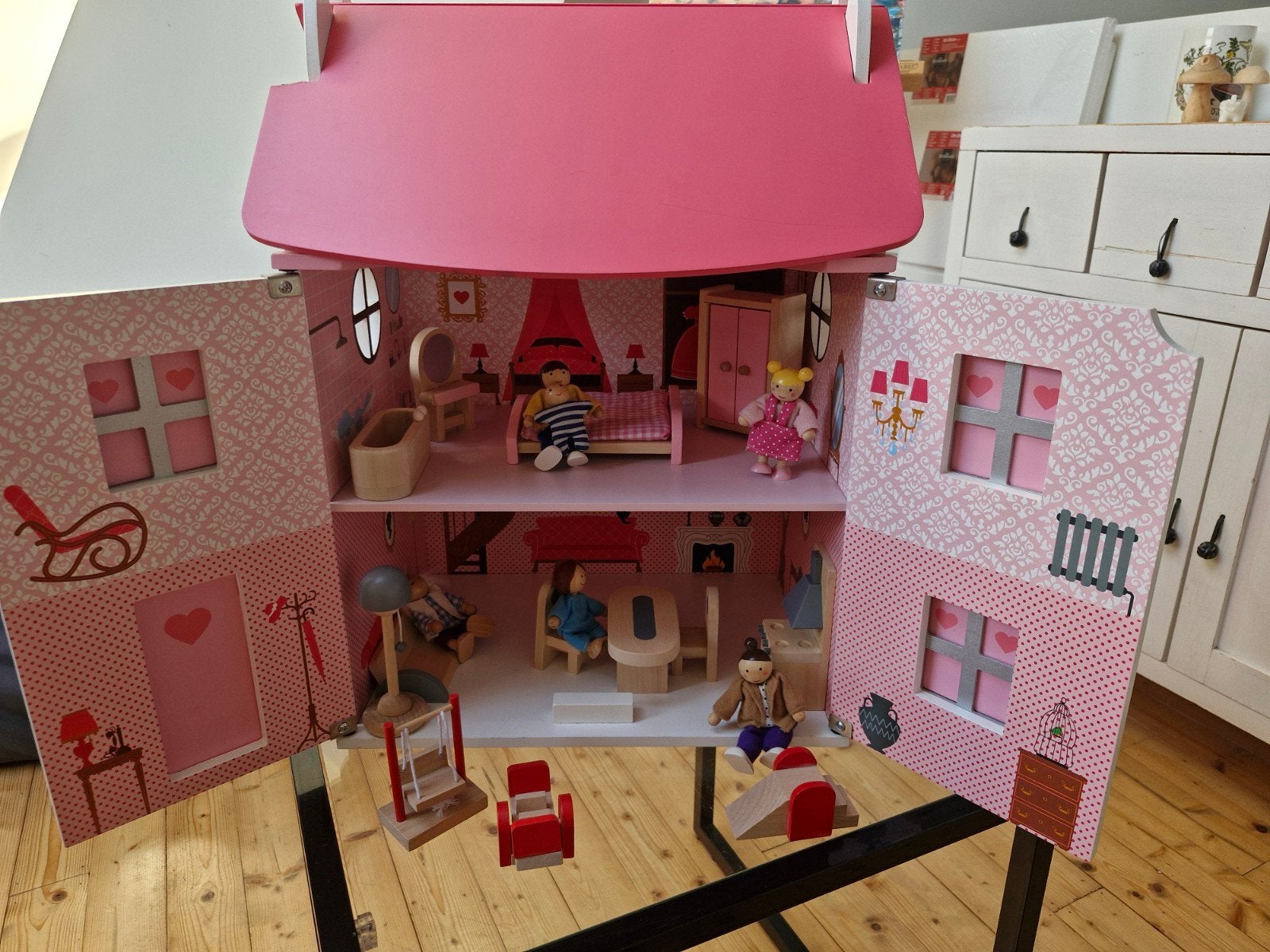 Janod houten poppenhuis met poppetjes en accessoires, Ophalen, Gebruikt, Poppenhuis