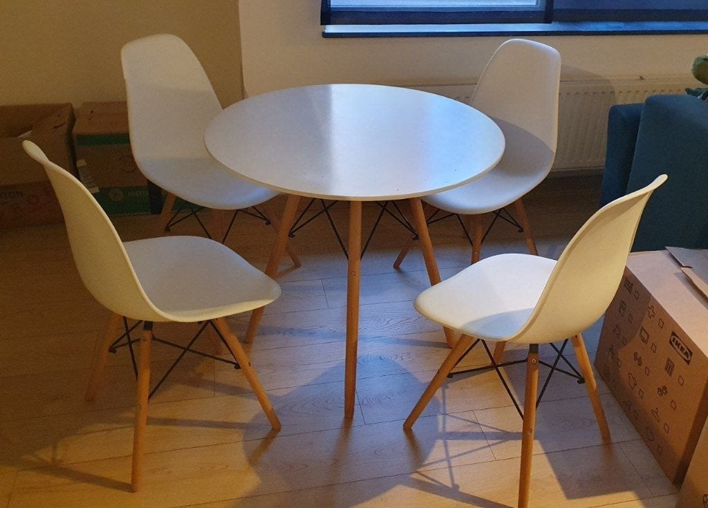 Ronde eettafel met 4 witte stoelen, Huis en Inrichting, Tafels | Eettafels, Ophalen, Gebruikt, 50 tot 100 cm, Rond