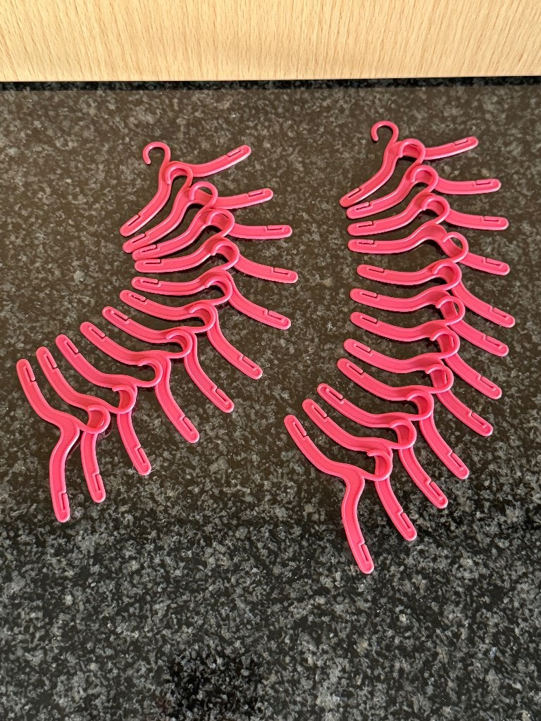 Barbie 1960 Kleerhangers ( 23 stuks ), Ophalen of Verzenden, Zo goed als nieuw, Accessoires