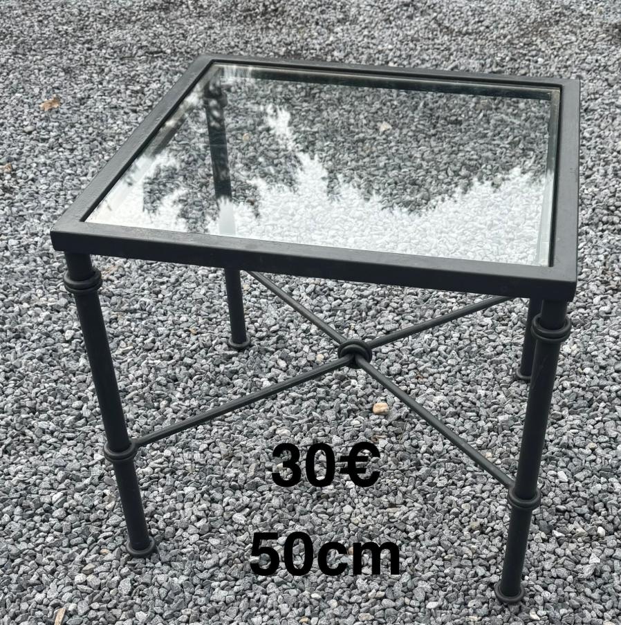 Table d’appoint / petite table noir avec plateau en verre., Minder dan 55 cm, Ophalen, 45 tot 60 cm, Glas